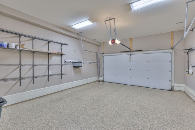 Building Photo - Stunning Executive Townhome in the Heart o...