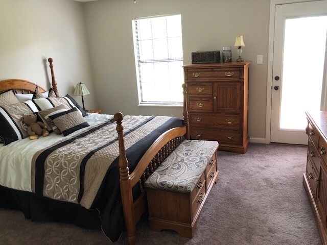 Building Photo - Quaint setting, One Level 3BR/ 2BA 2-Car Garage Condo