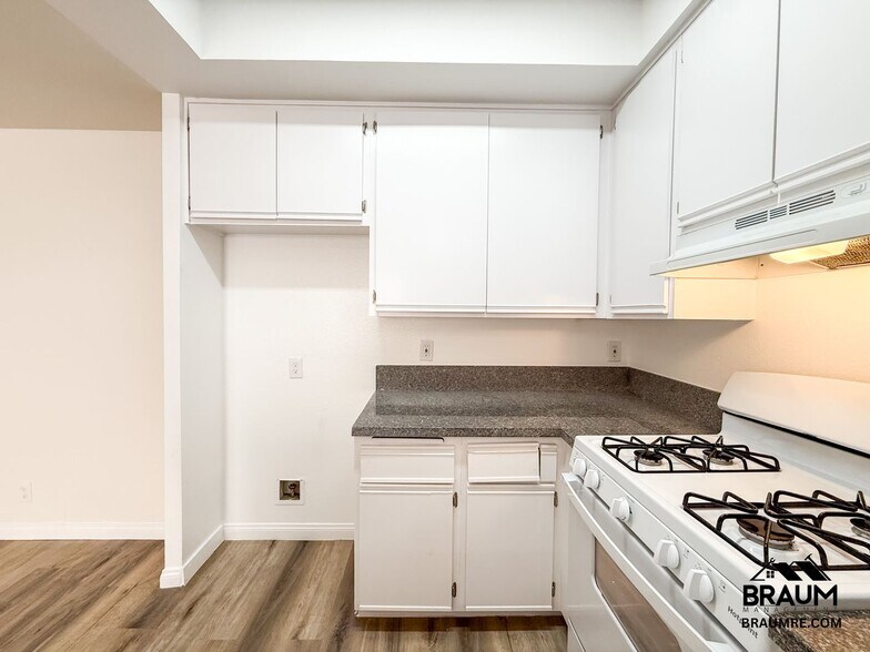 Building Photo - 11459 Collins St