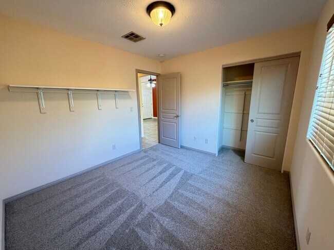 Building Photo - Home in Ivins