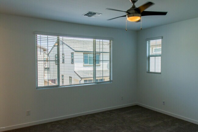 Building Photo - 1106 E Weatherby Way