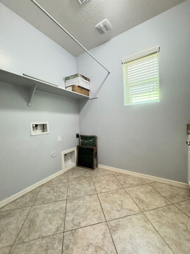 Building Photo - COMING SOON! LYONS GATE 5 BDRM + LOFT W CO...