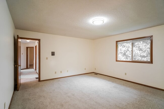 Building Photo - Great 4 bedroom Home Located in the Sought...