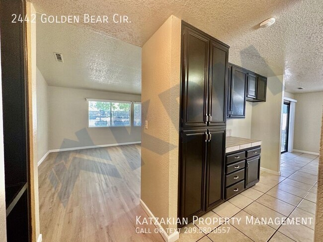 Building Photo - Single Story 3 Bedroom 2 Bath Golden Bear ...