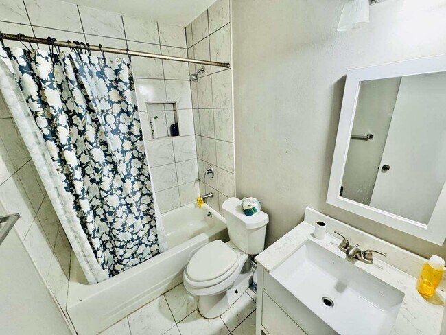 Building Photo - 4824 Farm Pond Ln