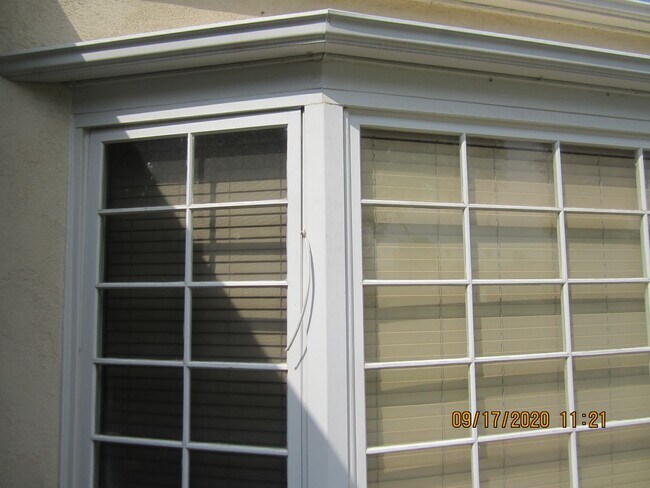 Building Photo - Classic Home Near Golf Course