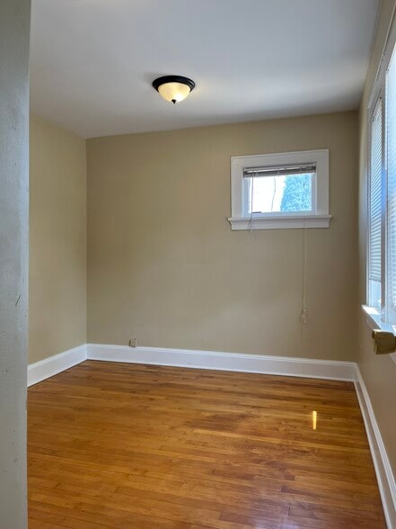 Building Photo - 2223 E Vollmer Ave