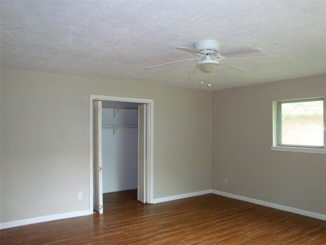 Building Photo - 10215 Cliffwood Dr