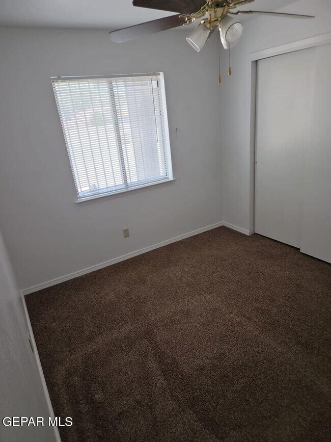 Building Photo - 316 S 6th St