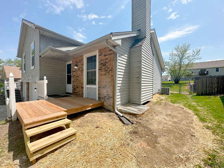 Building Photo - 1417 La Chateau Dr