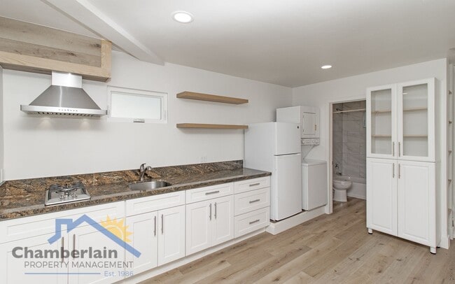 Building Photo - Studio in Oceanside!