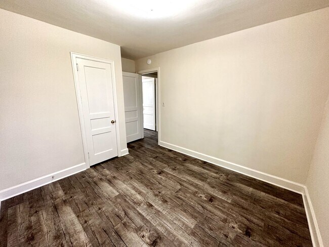 Building Photo - 2 Bedroom Home For Rent Near The Montgomery County Library!