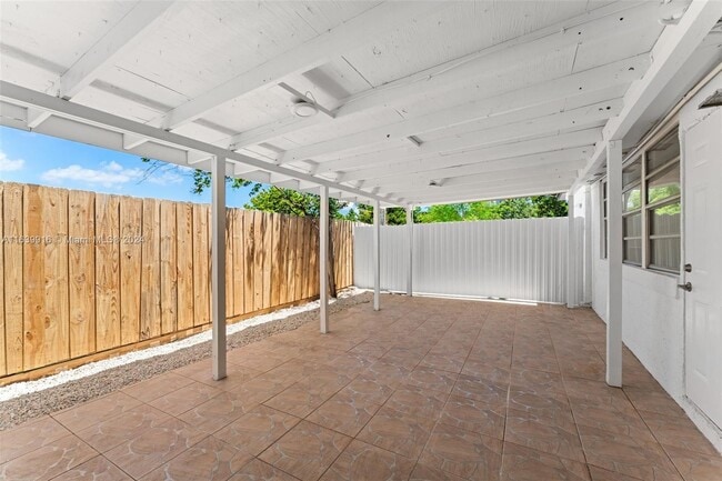 Building Photo - 3155 SW 27th Ln