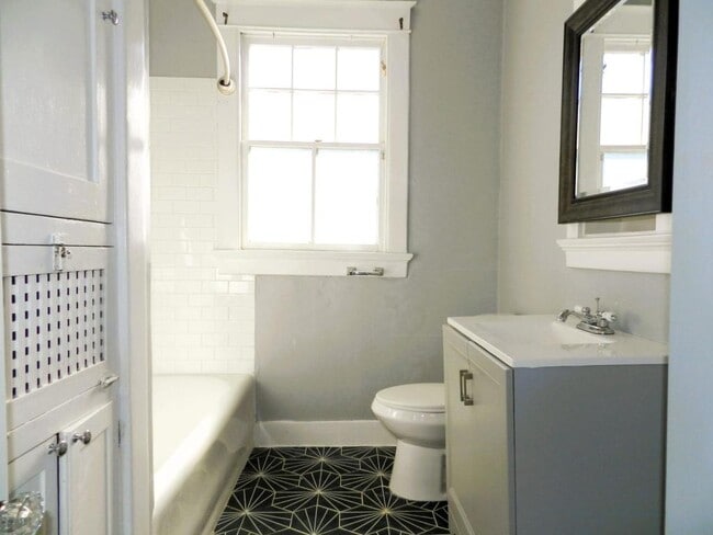 Building Photo - 4535 Canal St