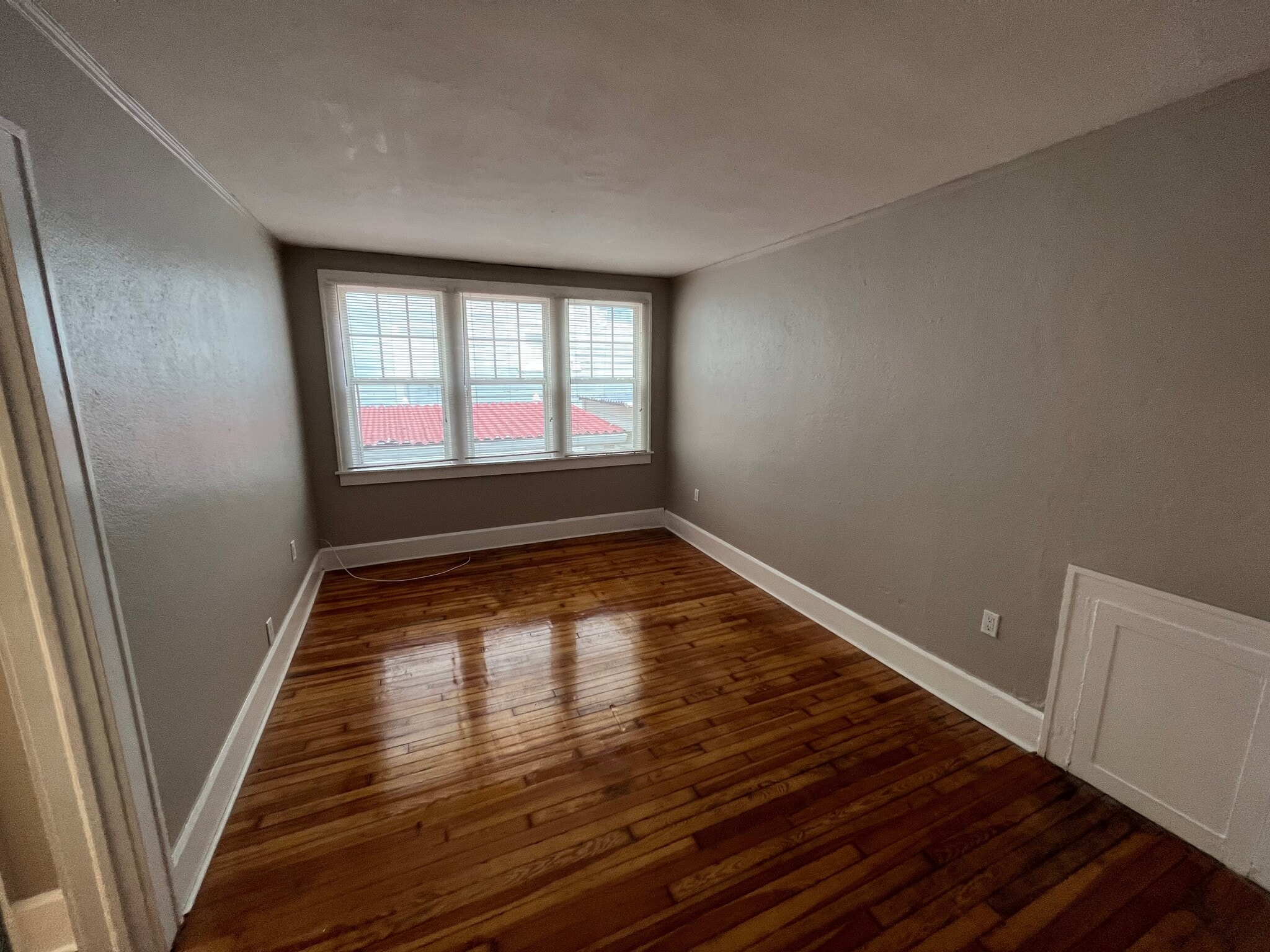 Building Photo - 1 Bed/1 Bath - Unit 5