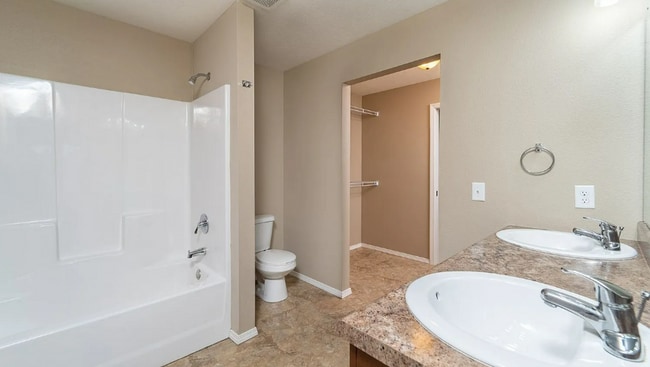 Building Photo - 3 Bedroom Rental Home In Springfield! Fenced in backyard!