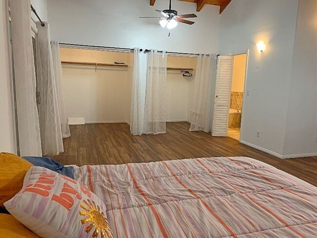 Building Photo - Beautiful Oceanfront 3 Bedroom Unit on Kal...