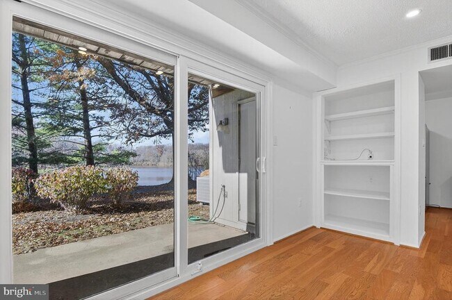 Building Photo - 7753 Inversham Dr