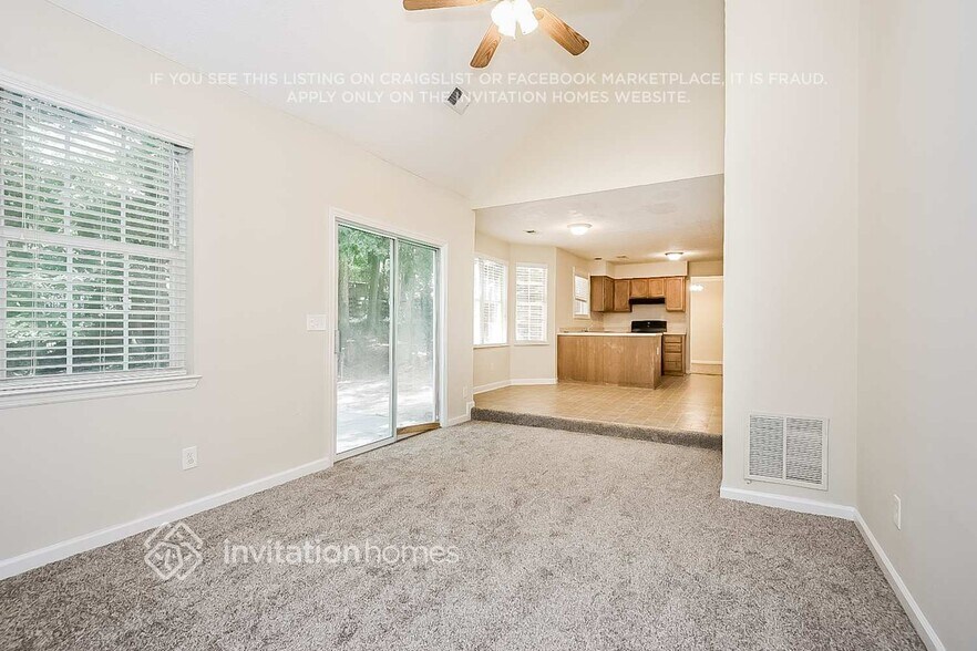 Building Photo - 2640 Woodside Dr