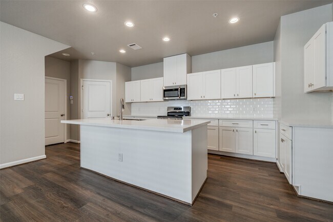 Building Photo - 123 Pk Pl Cir