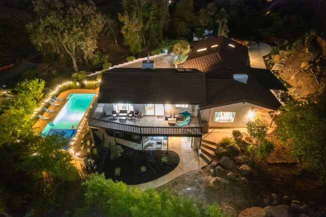 Building Photo - 5048 Bluff Pl