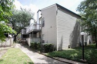 Building Photo - 9707 Richmond Ave.