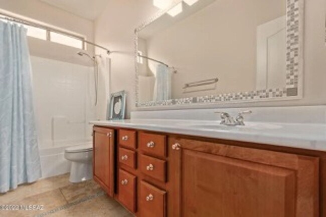 Building Photo - Beautiful home in gated community