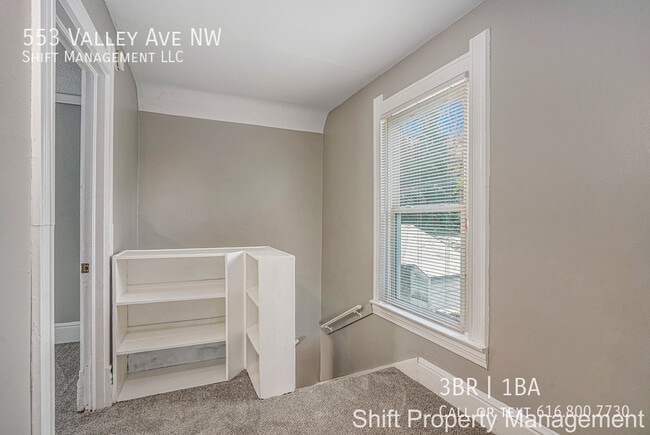 Building Photo - 553 Valley Ave NW