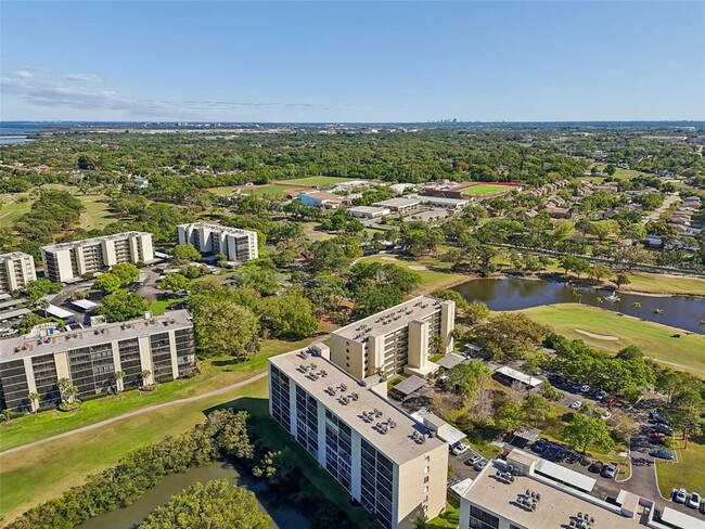 Building Photo - 900 Cove Cay Dr