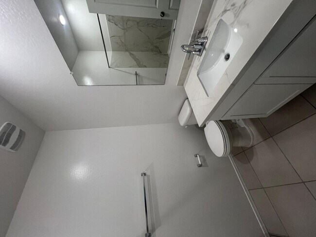 Building Photo - 15645 W Desert Hollow Dr