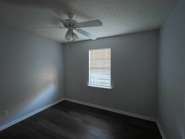 Building Photo - 3933 Heatherwoods Dr