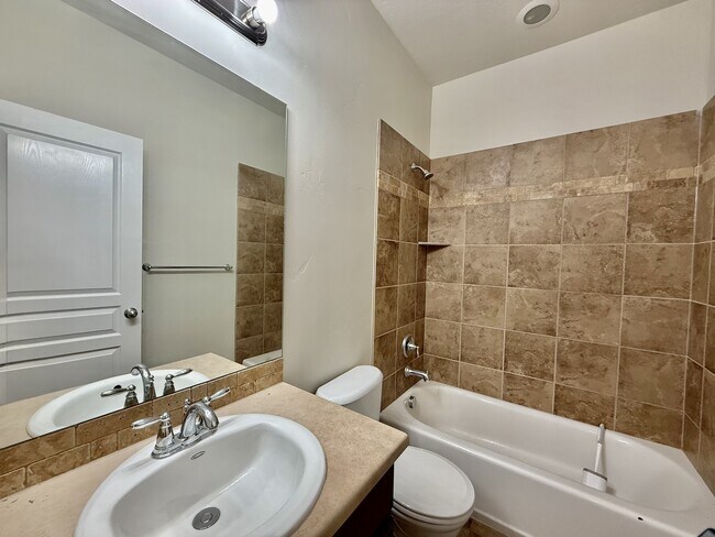 Building Photo - 10753 Topview Rd