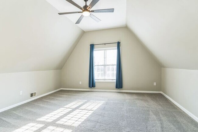 Building Photo - 48030 Mayflower Dr