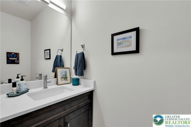 Building Photo - 221 Craig Ave