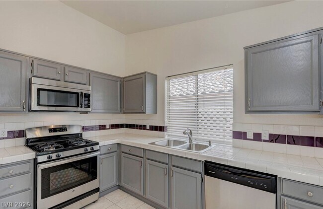 Building Photo - 7225 Scenic Hills Dr