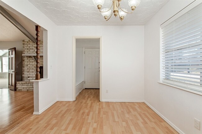 Building Photo - 2732 Parkhaven Dr