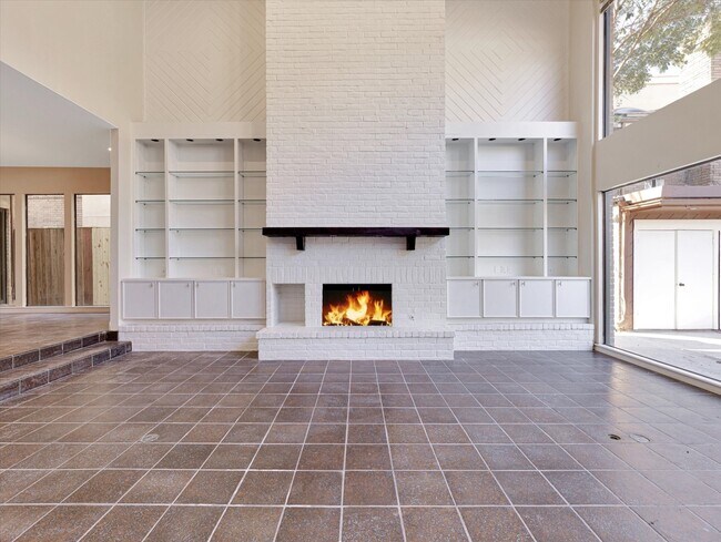 Building Photo - 5600 San Felipe St