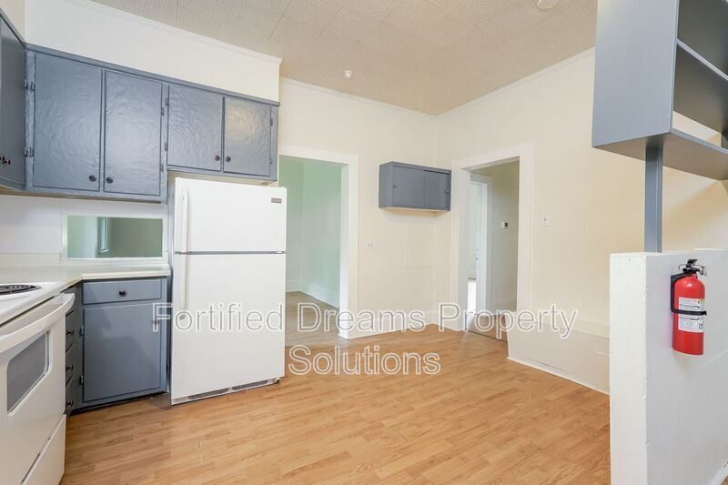 Building Photo - 420 E Twenty-Fifth St