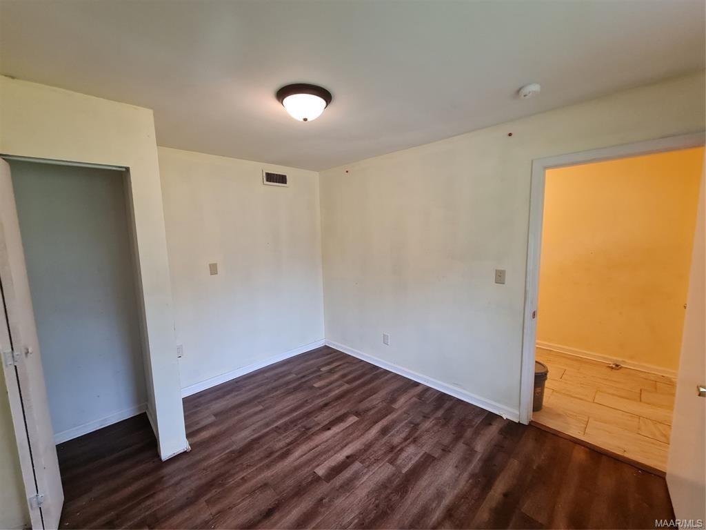 Building Photo - 1220 Lynwood Dr