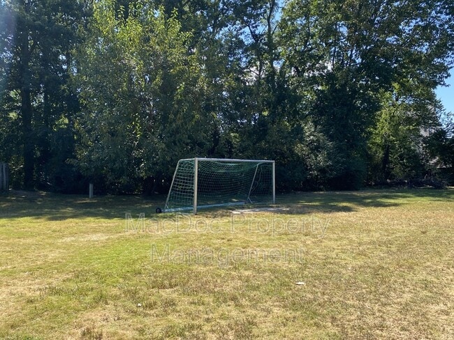 Building Photo - 813 Sledgehammer Dr