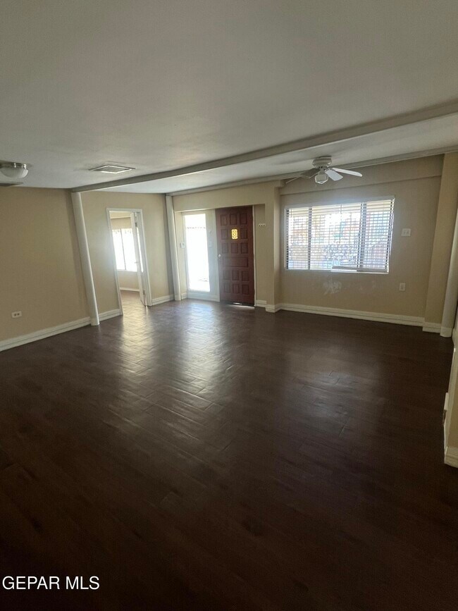 Building Photo - 3015 Altura Ave