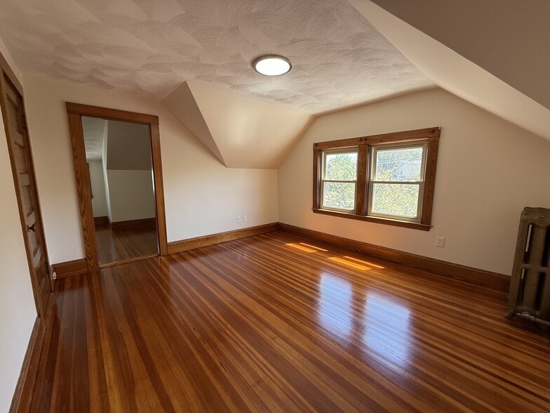 Third Floor Bedroom - 585 High St