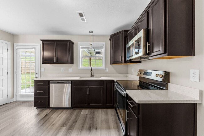 Building Photo - Move-In Special Available! Beautiful Home! Coming Soon!