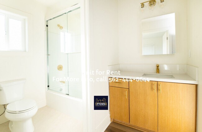 Building Photo - Townhome - 3 Bedrooms-2.0 Baths - Cudahy