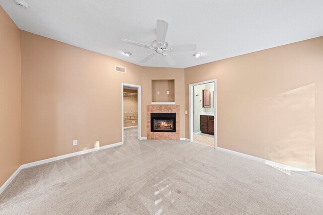 Building Photo - Pet Friendly!  Ideal location to Eglin AFB!!