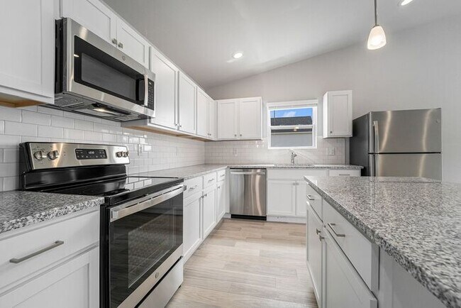 Building Photo - 4447 Pine Creek Dr