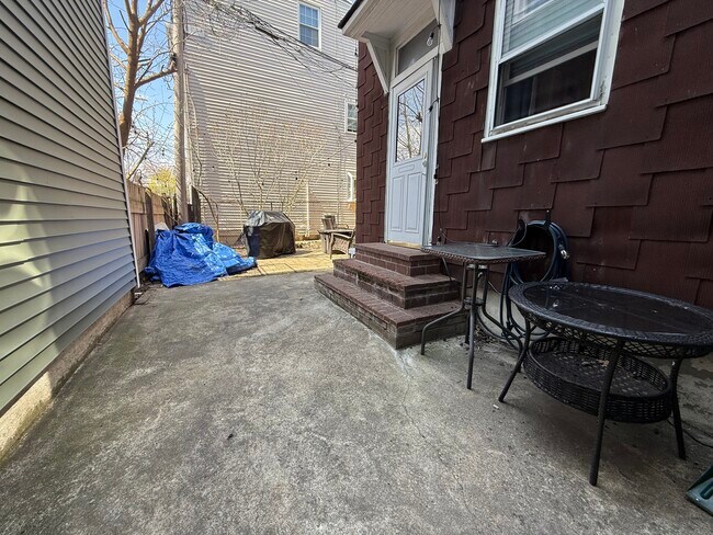 Building Photo - 30 Vinton St