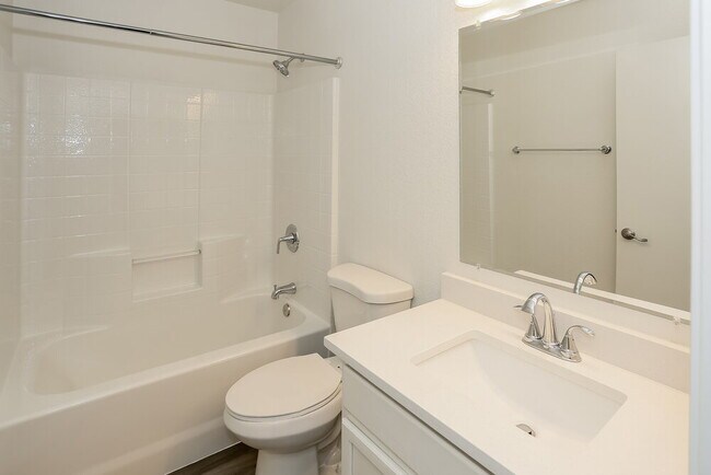 Building Photo - 10843 E Clovis Ave