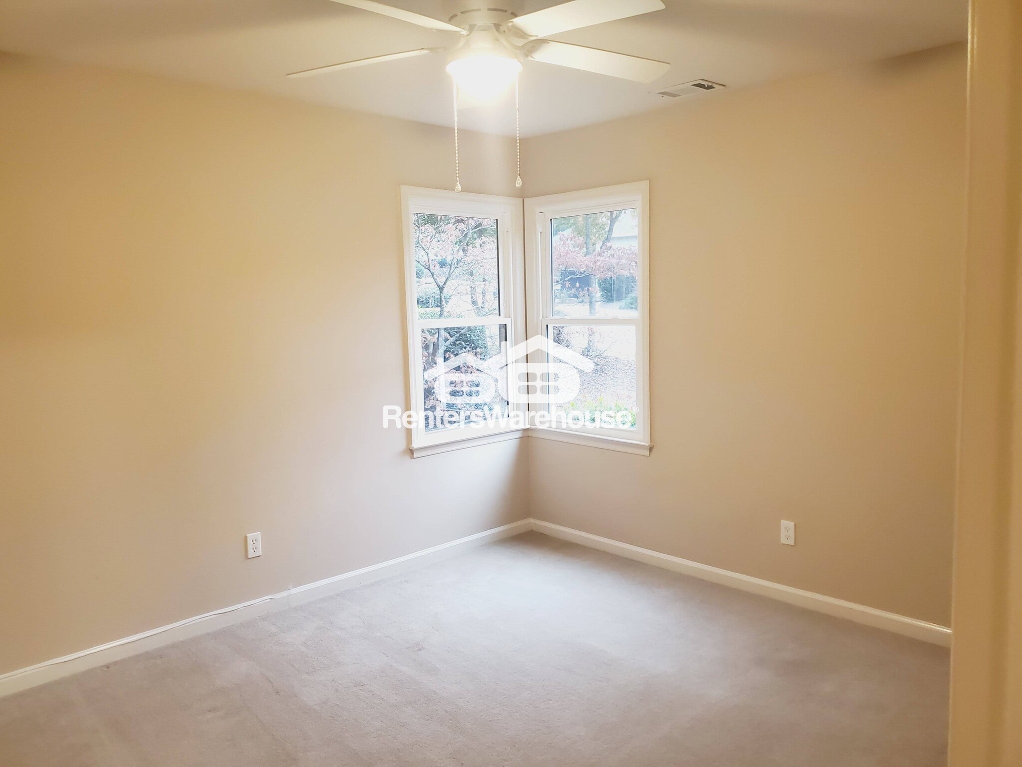 Building Photo - 141 Red Oak Ln