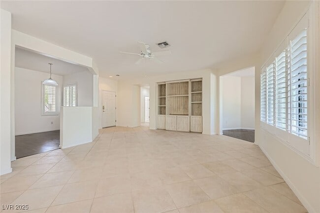 Building Photo - 2313 Fox Hills Dr